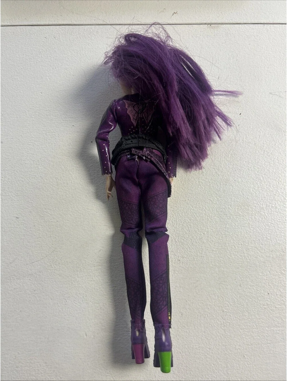Disney Descendants 2 Mal 11” Doll Isle of the Lost Purple Hair In Dragon Outfit